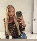 ONA GORI... Ališa Leman ponovo izaziva, fotke sa plaže su brutalne (FOTO)