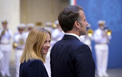 HIT SNIMAK Đorđa Meloni zakolutala očima pred Makronom, internet gori od reakcija (VIDEO)