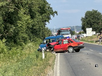 ŽENA POGINULA, DETE I JOŠ JEDNA ŽENA POVREĐENI Detalji teške nesreće na Ibarskoj magistrali, ovo su slike sa lica mesta (FOTO)