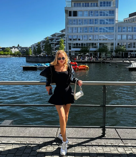 "DRŽAO JE ĆERKU I MENE ZAKLJUČANE U STANU, ZVALI SU DA PRETE" Strašna ispovest naše pevačice ledi krv u žilama, prošla je kroz pakao!