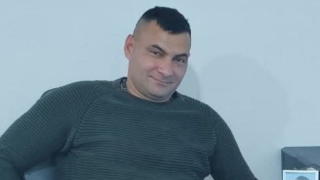 ŽELJKO IZ VRŠCA POBEGAO IZ BOLNICE SA RUKOM I NOGOM U GIPSU! Nema ga skoro dve nedelje (FOTO)