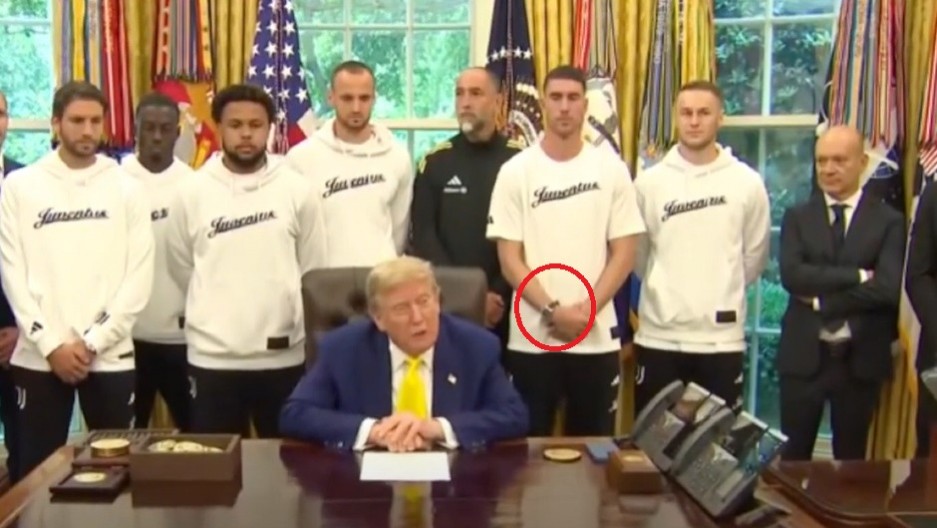 DA SE SMRZNEŠ Dok je Vlahović stajao pored Trampa, svi su primetili skupocenu "zver" na njegovoj ruci (FOTO)