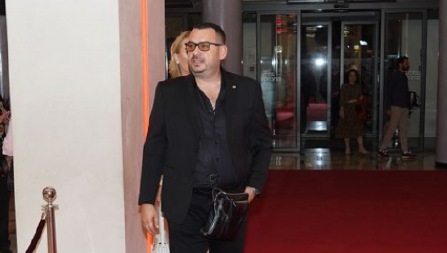 OŽENJENI PEVAČ BIO U VEZI SA MALOLETNOM KOLEGINICOM? Tvrdi da je ženu varao sa njom, pokazala i dokaze!