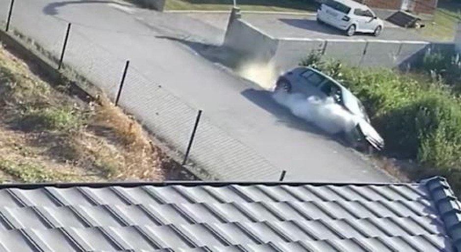 JEZIVO NASILJE U JAKOVU: DVA PUTA AUTOM UDARIO MLADIĆA KOME DUGUJE 50.000 EVRA! Povređeni ima prelom lobanje, karlice i rebara