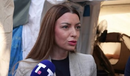 STUDENTI TRPE LINČ, TEROR I PRITISKE, NAŠA JE DUŽNOST DA BUDEMO UZ NJIH Ministarka Mesarović u Pionirskom parku pružila podršku studentima koji žele da uče (VIDEO)