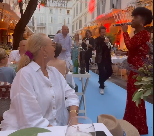 SVE PRŠTI OD LUKSUZA Lepa Brena uhvaćena u ludom provodu na Azurnoj obali! (VIDEO)