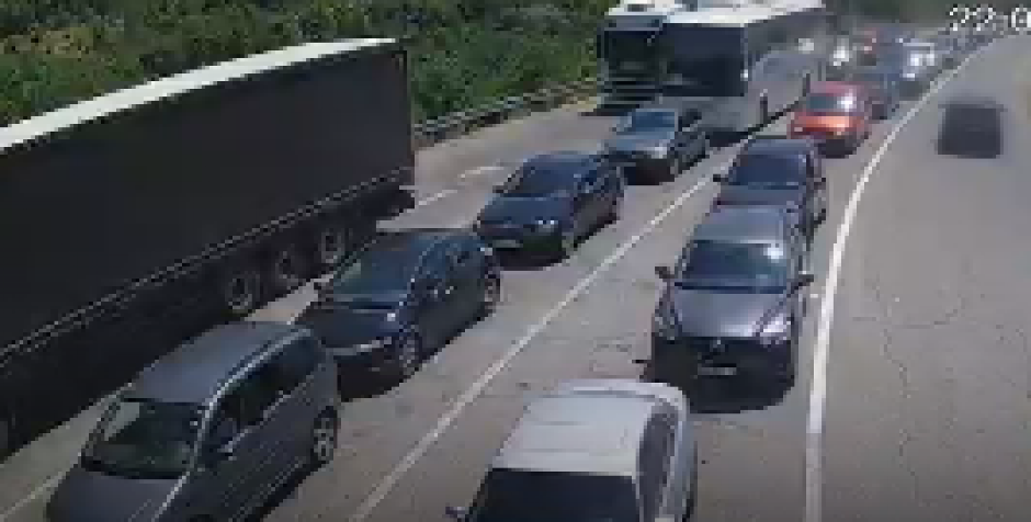 HAVARIJA NA GRANICI SA CRNOM GOROM Gužve su kilometarske, čekanje traje satima