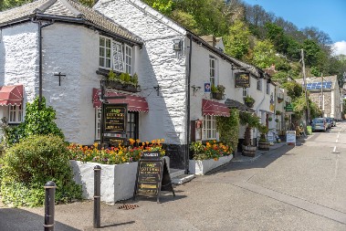 DA LI STE IKADA SANJALI DA POSEDUJETE CELO SELO? Ovo se prodaje za 830.000 evra (VIDEO)