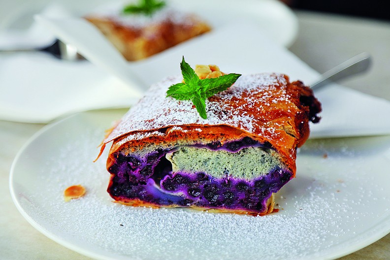 ŠTRUDLA SA BOROVNICAMA Prava letnja poslastica koja će vas osvežiti u trenu