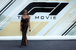 NIJE VIŠE BRINETA Čuvena manekenka ofarbala kosu u svetliju nijansu po prvi put od 2005. godine, promena je neverovatna!