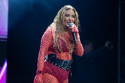 "NIJE PRIMERENO" Ana Nikolić objavila snimak sa ćerkom, a onda naišla na osudu javnosti zbog jedne stvari (FOTO)