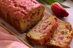 ZABORAVIĆETE NA BANANA HLEB Ovaj sa jagodama je pravo letnje osveženje, poješće se u slast