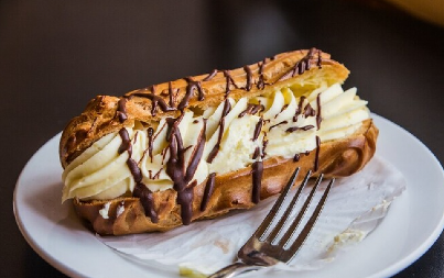 EKLERI PUNJENI BOGATIM FILOM Desert koji pomera granice dobrog ukusa, za sve prilike