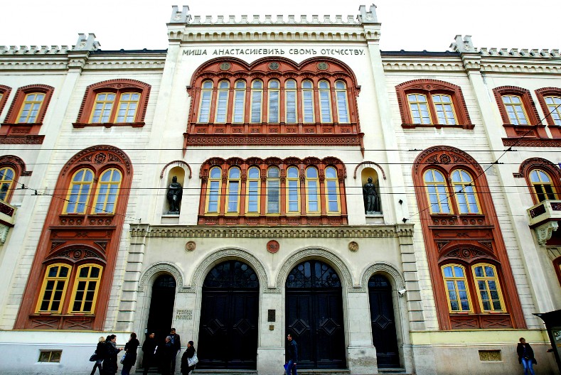 VEČERAS SE OGLASIO UNIVERZITET U BEOGRADU Doneta je važna odluka