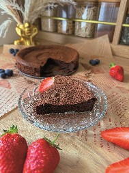 TIJANINA ČOKOLADNA TORTA SE TOPI U USTIMA, A NEĆE VAS UGOJITI Savršena za leto, pravićete je stalno