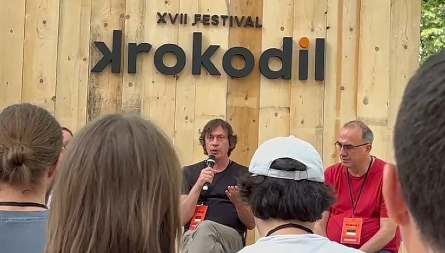 SRAMNO! EVO ŠTA RADE NA FESTIVALU "KROKODIL": Radovana Karadžića nazvaju "psihopatom koji spaljuje žive ljude" (VIDEO)