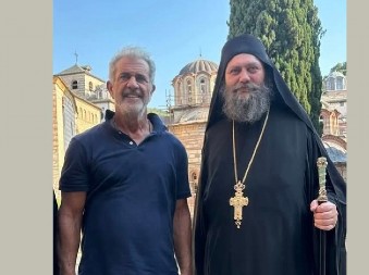 MEL GIBSON ODUŠEVIO SRBIJU: Slavni glumac Vidovdan dočekuje u manastiru Hilandar (FOTO)