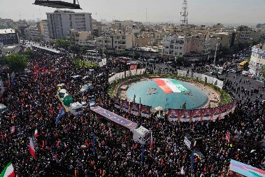 MASOVNA SAHRANA U TEHERANU Hiljade ljudi na ulicama, među mrtvima deca, žene i generali (FOTO)