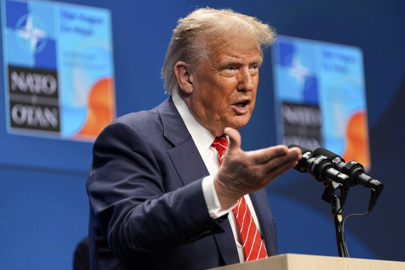 TRAMP DOBIO ZELENO SVETLO ZA UDAR NA IRAN Senat odbio zahtev Demokrata