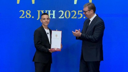 SIN ALEKSANDRA GRBOVIĆA ZA ALO: Borite se za Srbiju, živite za Srbiju! (VIDEO)