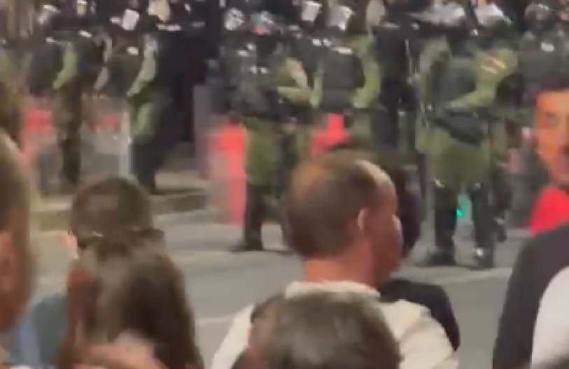 BLOKADERI SU NAORUŽANI! Spremili su palice i stavili maske, spremni su za nasilje (VIDEO)