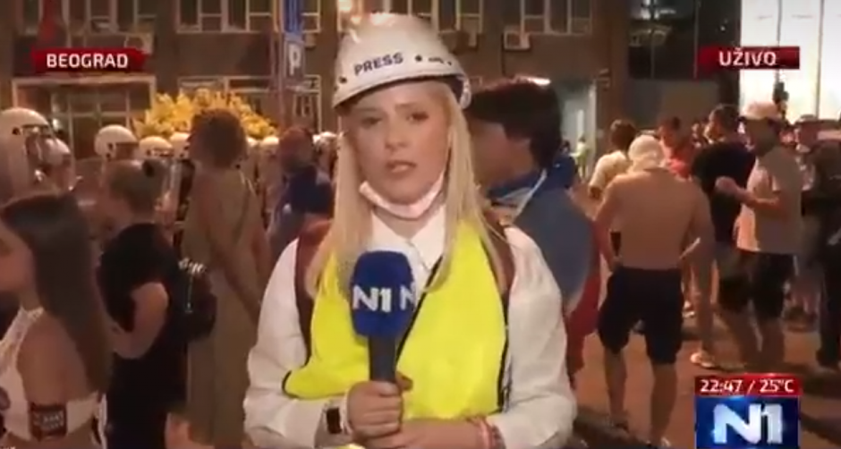 BLOKADERI SE BRUTALNO POSVAĐALI SA NOVINARKOM N1 Pljušte najgore psovke i vređanja  (VIDEO)