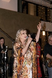 EVO ZAŠTO SE RASPAO BRAK VESNE I KEMIŠA Harmonikaš sve priznao, pevčica ga varala na sve strane, evo i sa kim!