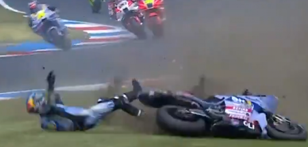 JEZIVE SCENE Pao čuveni motociklista, doživeo užasnu povredu (VIDEO)