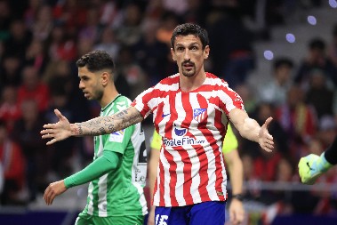 BIVŠI FUDBALER PARTIZANA STAO NA LUDI KAMEN Gala proslava na obali mora, poznate ličnosti upriličile raskošnu ceremoniju