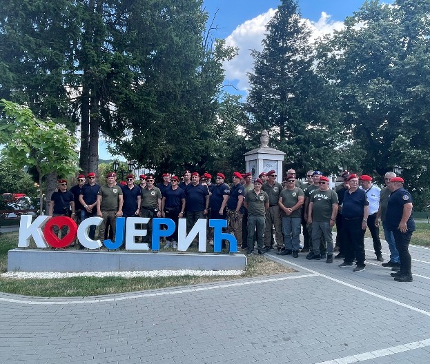 VETERANI I BAJKERI POZDRAVILI GRAĐANE KOSJERIĆA: "Srbija ne sme i neće da stane" (FOTO/VIDEO)