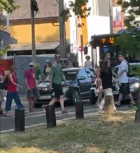 BLOKADERI NASTAVLJAJU DA MALTRETIRAJU GRAĐANE Zbog njihove bahatosti stvaraju se kolone automobila (VIDEO)