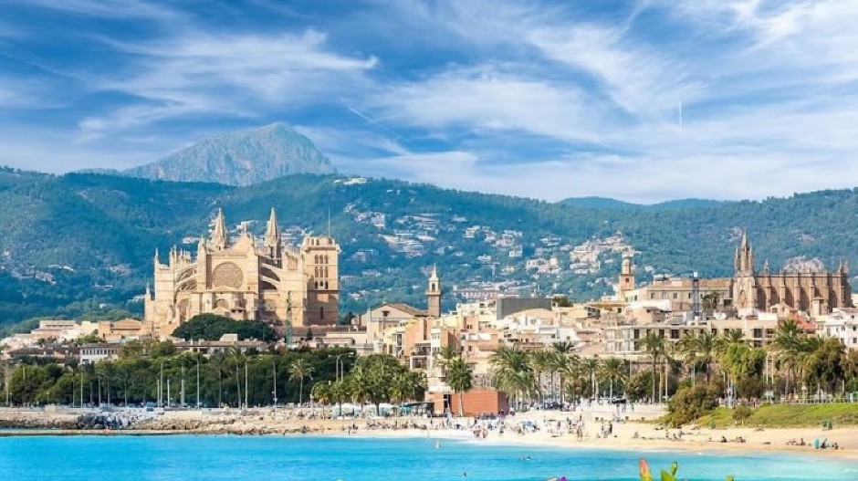 MEDITERANSKI BISER KOJI MORATE DA POSETITE BAR JEDNOM Majorka je uzbudljiva, živahna i prelepa destinacija - obožavana je sa razlogom