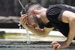 TOPLOTNI TALAS HARA, ZBOG VRUĆINA NA SNAZI CRVENO UPOZORENJE! Građani dobili uputstva, temperature će premašiti 40 stepeni!