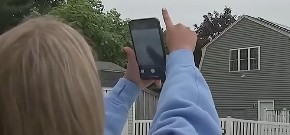 AU, ŠTA JE OVO, LJUDI MOJI? Žena se kupala u đakuziju, a onda je pogledala u nebo i zanemela - ''Izgledalo je kao da nešto gori...'' (VIDEO)