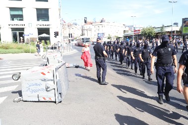 BLOKADERI OPET PARALISALI BEOGRAD!Građani na ivici živaca zbog divljanja vandala! (FOTO)