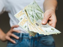 NOVČANI HOROSKOP ZA JUL 2025. GODINE Škorpija najmoćnija, pare im dolaze sa svih strana, Device treba da uspore sa trošenjem