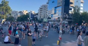 BEDNO i NEODGOVORNO! Mala grupa blokadera paralizuje Novi Sad (VIDEO)