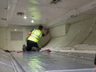 ZMIJA NAPRAVILA DRAMU NA AERODROMU: Uvukla se u avion, da je pobegla ka putnicima morali bi da rastave ceo avion