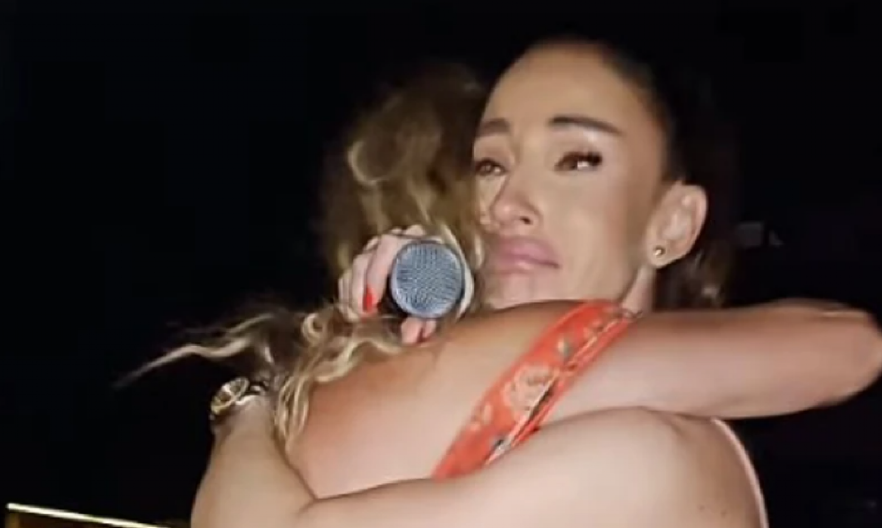 KATARINA ŽIVKOVIĆ LIJE SUZE NA SVOM ROĐENDANU Pevačica se slomila zbog koleginice, ovakve scene niko od prisutnih nije očekivao (VIDEO)