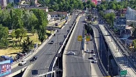 BLOKADERI PONOVO MALTRETIRAJU NAROD Kružni tok na Autokomandi blokiran u vreme kada se ljudi vraćaju sa posla! (FOTO)