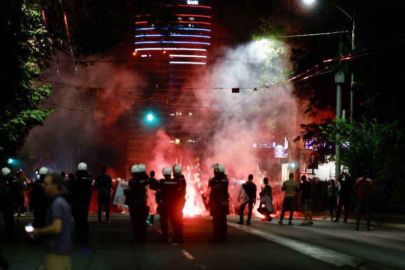 TEROR SE PLANIRA U ZORU! Blokaderi najavili haos i krv po ulicama!