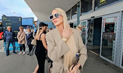 NI DUŠKO NI NIKOLA Jelena Karleuša u rukama ovog moćnika, obratila mu se javno i konačno otkrila ime: "Ti si moj zaštitnik!"