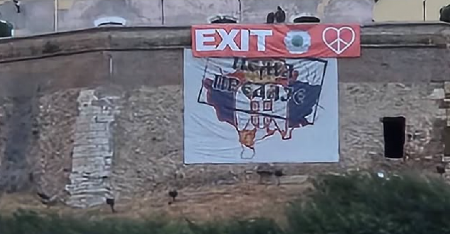 SRAMOTA! BLOKADERI VREĐAJU SRBE: Preko Kosmeta i "Nema predaje" stavili znak Srebrenice! (FOTO)