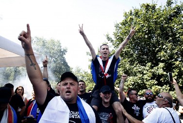 HRVATI KUKAJU, VODA KOŠTALA 5 EVRA! Cene na Tompsonovom koncertu nazvali "zločinom protiv čovječnosti"