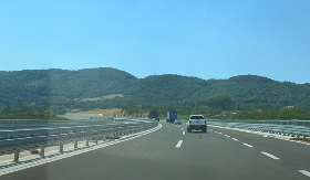 UŽIVANJE U VOŽNJI Evo kako izgleda otvorena deonica autoputa „Miloš Veliki“ (VIDEO)