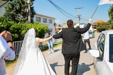 "OD KADA SAM SE UDALA, NISAM SKUVALA NIJEDAN RUČAK  Žena iz Srbije se pohvalila mužem, a Balkanci osuli žestoku paljbu