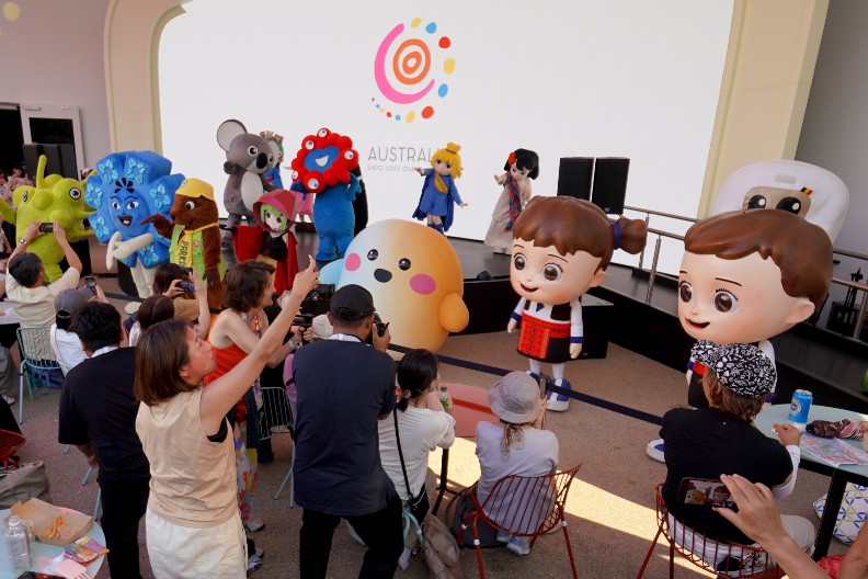 Maskote preuzele Expo: Veselo međunarodno druženje u Osaki