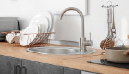 OČISTITE SUDOPERU UZ POMOĆ SAMO 1 NAMIRNICE Nije ni sirće ni soda bikarbona, a blistaće se kao nova