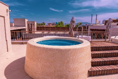 KAKO IM JE OVO PALO NA PAMET? Pokušali da se rashlade na vrućini, pa napravili haos - intervenisala policija, jedva su izvukli živu glavu