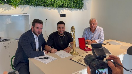 "BEZ CECE NIŠTA NE BI BILO MOGUĆE" Pobednik Zvezda Granda preuzeo ključeve luksuznog automobila! (FOTO)